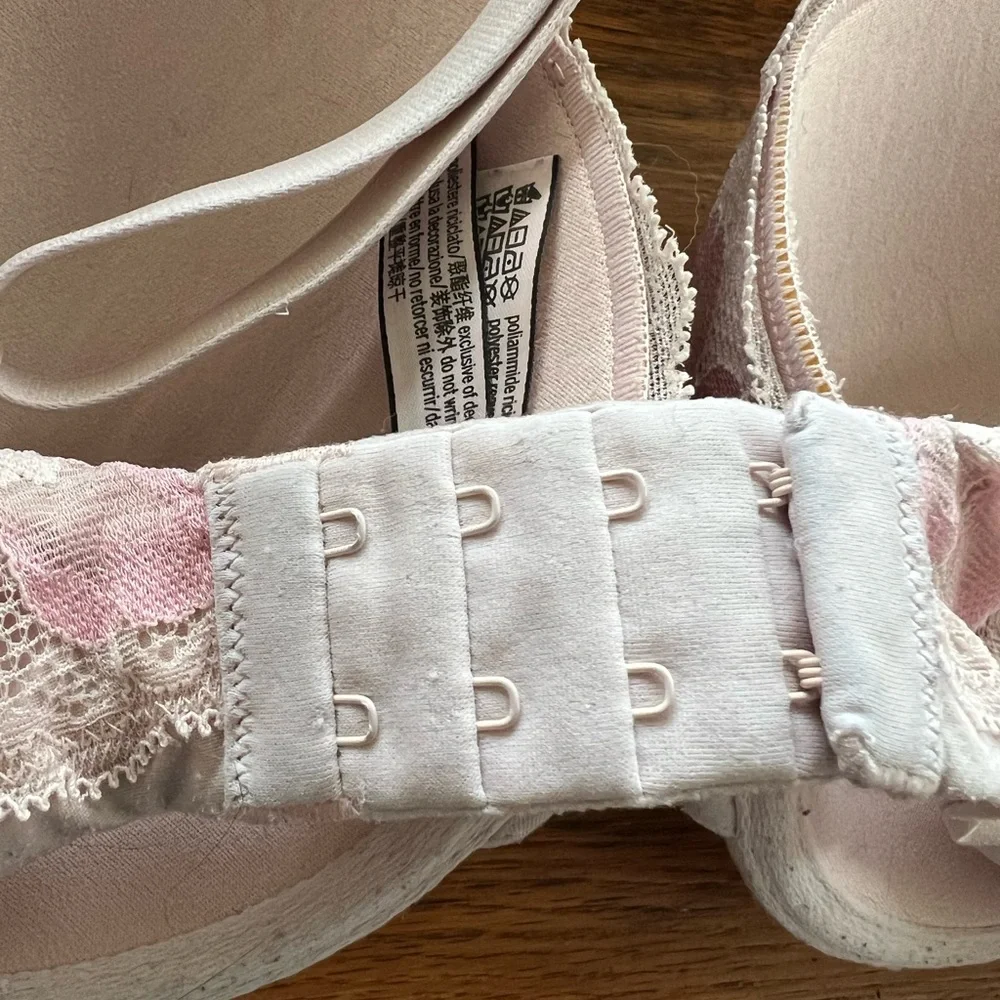 Victoria's Secret Pink Cream Lace Bra - Picture 4 of 5